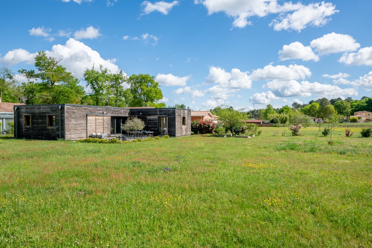 Maison en bois de 2012, au calme, de plain pied à Saucats.