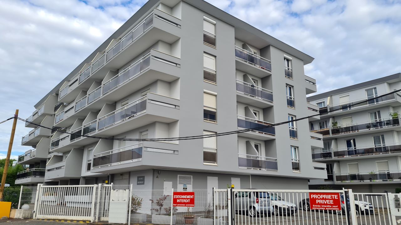 Immeuble vue de larue - Studio Talence