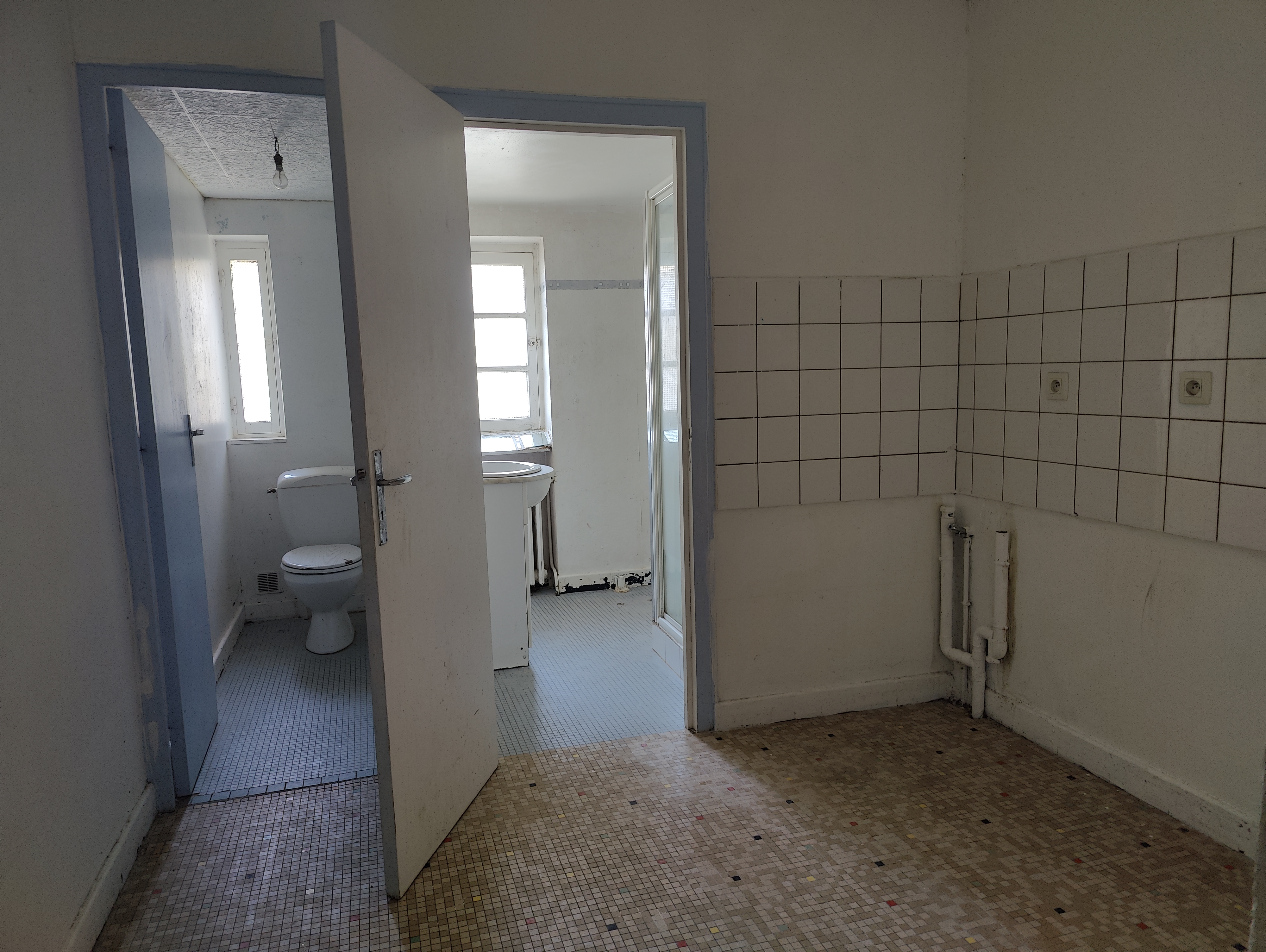 Salle de bain - Maison 6 pièces Camblanes